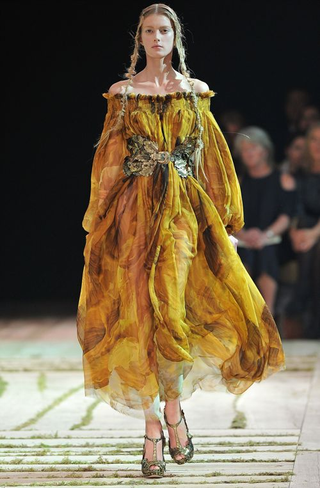 Illustration for article titled Sarah Burton Pulls Off McQueen Without McQueen